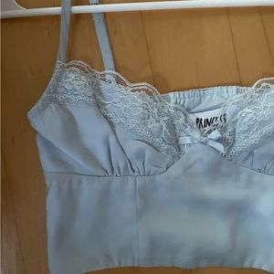Size 0.Princes Polly super cute going out Lacey top. Fits really well.Flattering